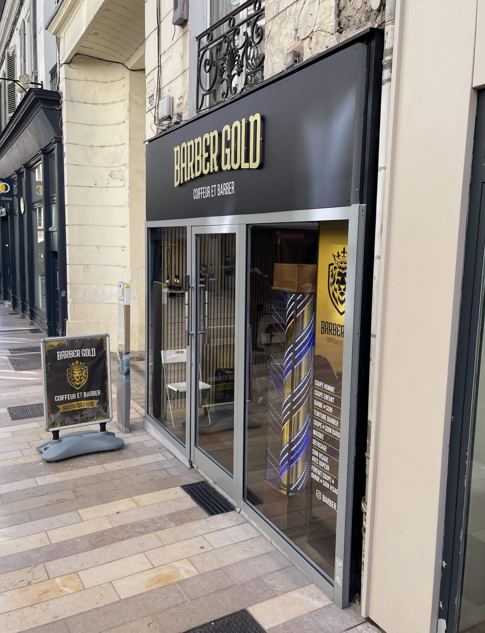 Enseigne Barber Gold salon de coiffure à Meaux 77